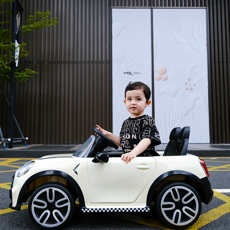 Factory Selling Multifunctional Kids Toy Car Mini Electric Car with LED