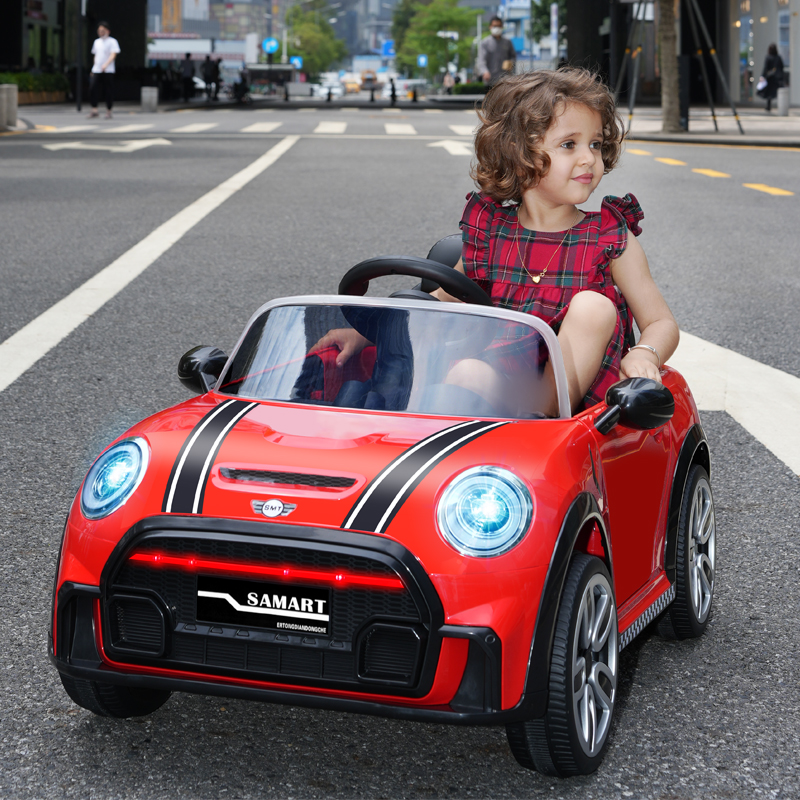Factory Selling Multifunctional Kids Toy Car Mini Electric Car with LED