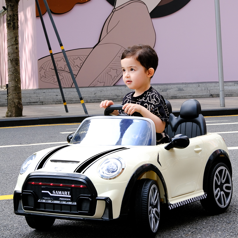 Factory Selling Multifunctional Kids Toy Car Mini Electric Car with LED