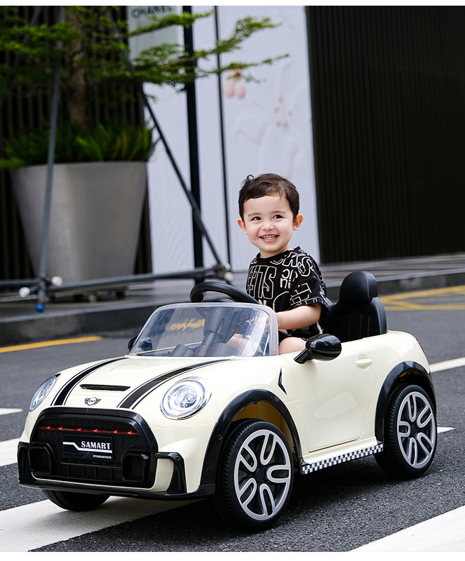 Factory Selling Multifunctional Kids Toy Car Mini Electric Car with LED